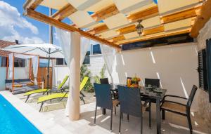 Cozy Home In Vinjani Donji