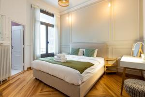 Meadows - Luxury 3-Bedroom Apartment in Athens