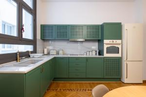 Meadows - Luxury 3-Bedroom Apartment in Athens