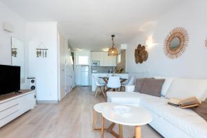 Dona Lola Sandra - Cozy beach front house with open sea views located in Calahonda only few minutes away from Marbella - Costa del sol CS111