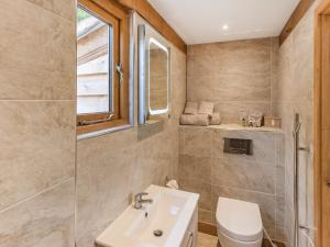 Loxford Lodge - Uk47304