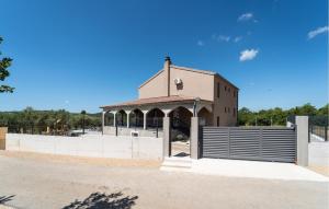 Lovely Home In Benkovac With Wifi