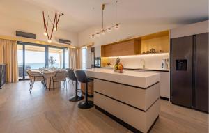 Cozy Apartment In Povljana With Wifi 