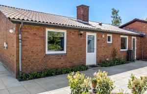 3 Bedroom Beautiful Home In Rønne