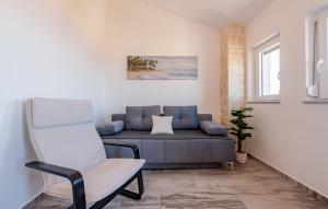 3 Bedroom Gorgeous Apartment In Prizna 