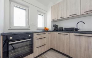 3 Bedroom Gorgeous Apartment In Prizna