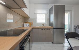 3 Bedroom Lovely Apartment In Mandre