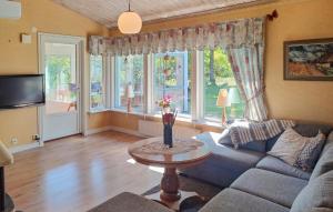 2 Bedroom Beautiful Home In Rockneby