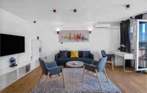 2 Bedroom Beautiful Apartment In Sibenik 