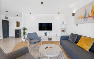 2 Bedroom Beautiful Apartment In Sibenik 