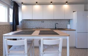 2 Bedroom Beautiful Apartment In Sibenik 