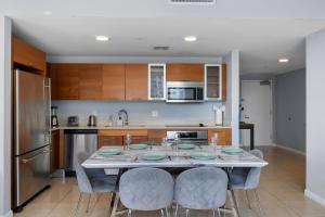 516-2Bd2Ba Midblock Apartment FREE parking