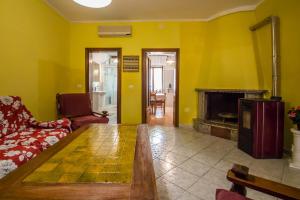 Ploaghe - Cozy House with Patio!