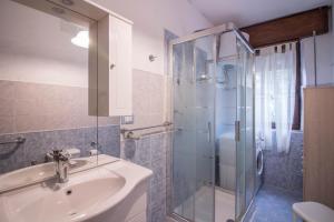 GuestHost - Ploaghe - Cozy House with Patio! img20