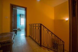 GuestHost - Ploaghe - Cozy House with Patio! img10