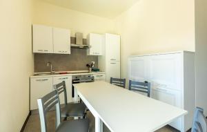 3 Bedroom Cozy Apartment In Scandicci