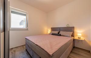 1 Bedroom Awesome Apartment In Prizna