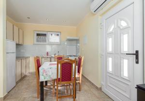 House near the sea & city center - pet friendly