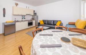 Gorgeous Apartment In Rab With Wi-Fi