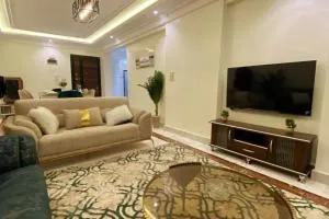 Luxury 3 bedroom Apartment with a great Seaview* - ‘Izbat al Qaşr