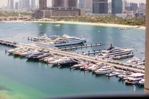 Chic Apartments in Marina Vista Emaar Beachfront