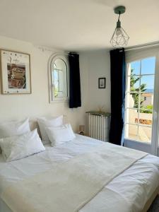 Villa provençale avec vue mer, proche centre ville et plages.