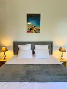 Villa provençale avec vue mer, proche centre ville et plages.