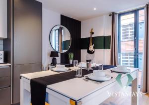2BDR Apartment By Vista Stays Short Lets & Serviced Accommodation Manchester With Pool Table & Free WiFi