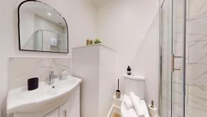 Spacious One Bedroom | WiFi