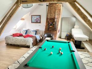 Appartements Loft Romantique - Balneo - Billard - Massage : photos des chambres