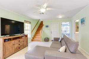 Jensen Beach Home with BBQ Grill Walk to Beach!