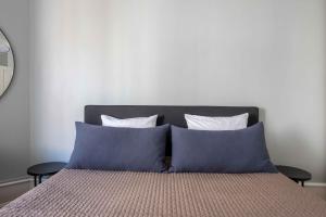 NEW charming apt in City Center