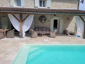 Gite 7 personnes piscine privée