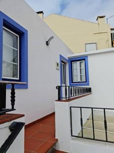 White Swell By Sítio da Nazaré