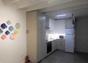 White Swell By Sítio da Nazaré