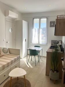 Studio Le Calypso les pieds dans leau 10 m mer