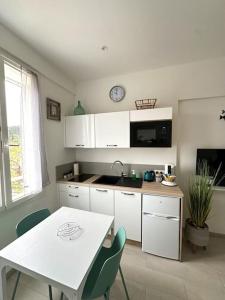 Studio Le Calypso les pieds dans leau 10 m mer