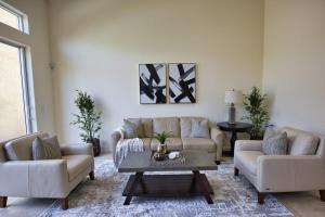 Luxury Townhouse Minutes from Beach and Downtown