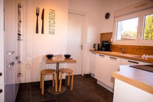 ty michel, Swimming pool access to beaches and sh