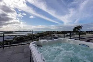 agapanthes, Facing the sea, indoor pool - 普勒默尔博杜