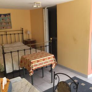Sejours chez l'habitant LES CONILS - Gites et Chambres d'hotes : Chambre Double avec Salle de Bains Privative