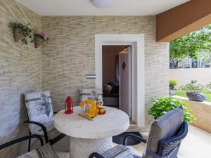 Holiday Home Dragica by Interhome