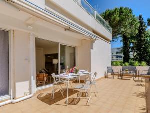 Apartment Antinéa-4 by Interhome