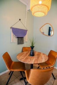 Kingfishers Retreat Serene 1BR Escape with Balcony 207