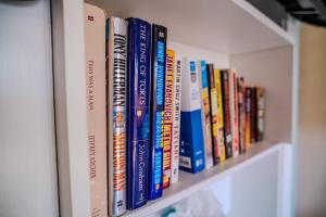 Kingfishers Retreat Serene 1BR Escape with Balcony 207