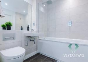 Stylish 2BDR Apartment By Vista Stays Short Lets & Serviced Accommodation Manchester With Pool Table & Free WiFi Near Manchester City