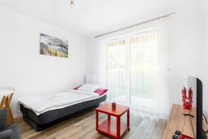 Czerwone Maki Apartment with Garden by BookingHost