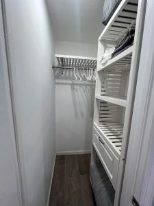 Huge Family House 12 miles to NYC4BathParking