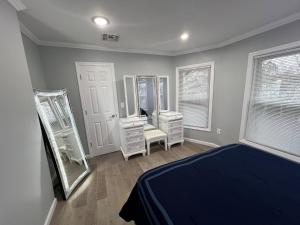 Huge Family House 12 miles to NYC4BathParking