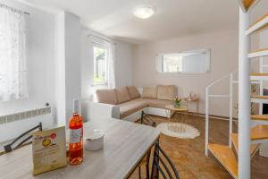 Apartment Leni near beach